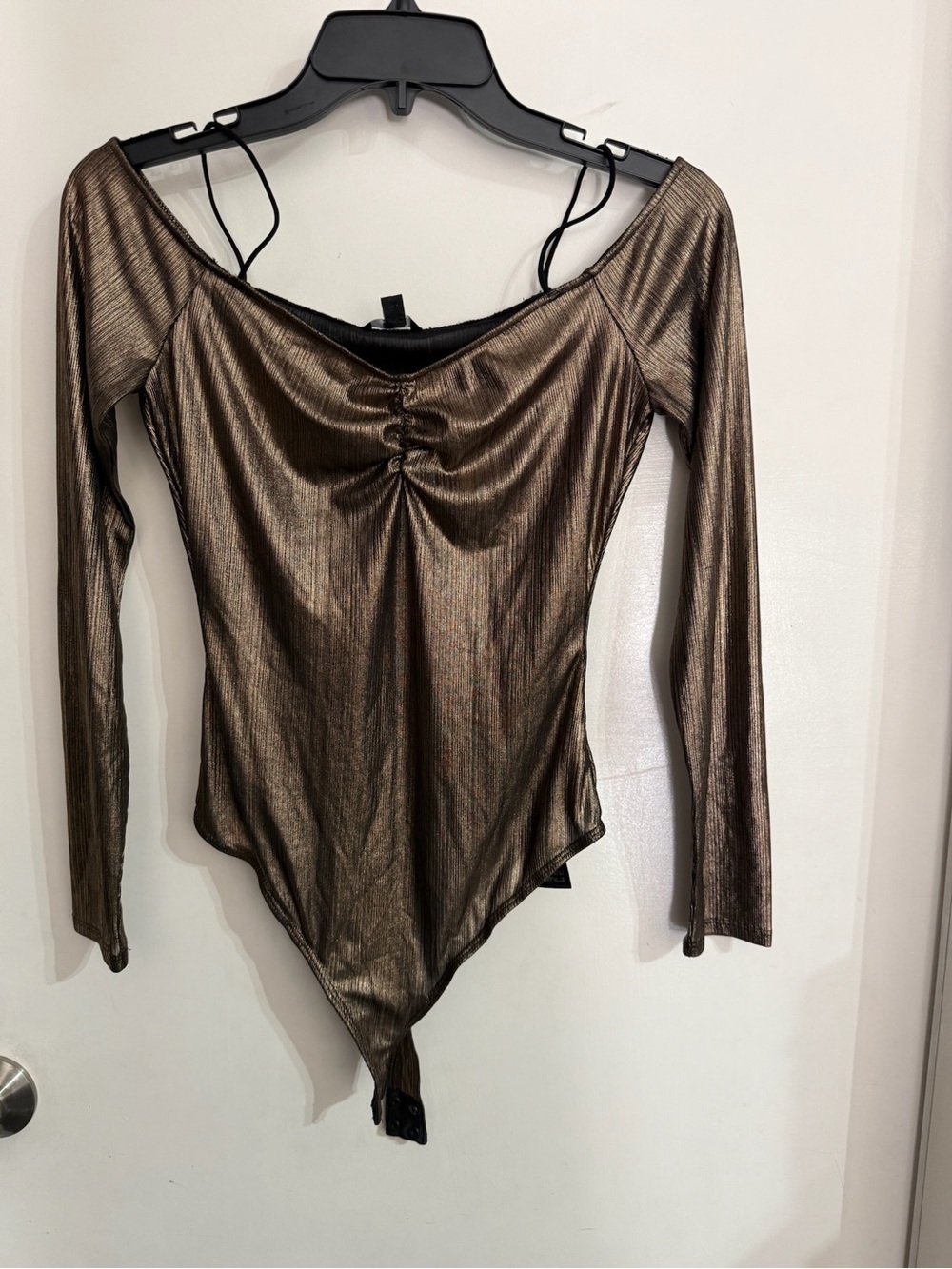 EUC Women’s Guess Bodysuit Gold/black Long Sleeve Blouse Size Small